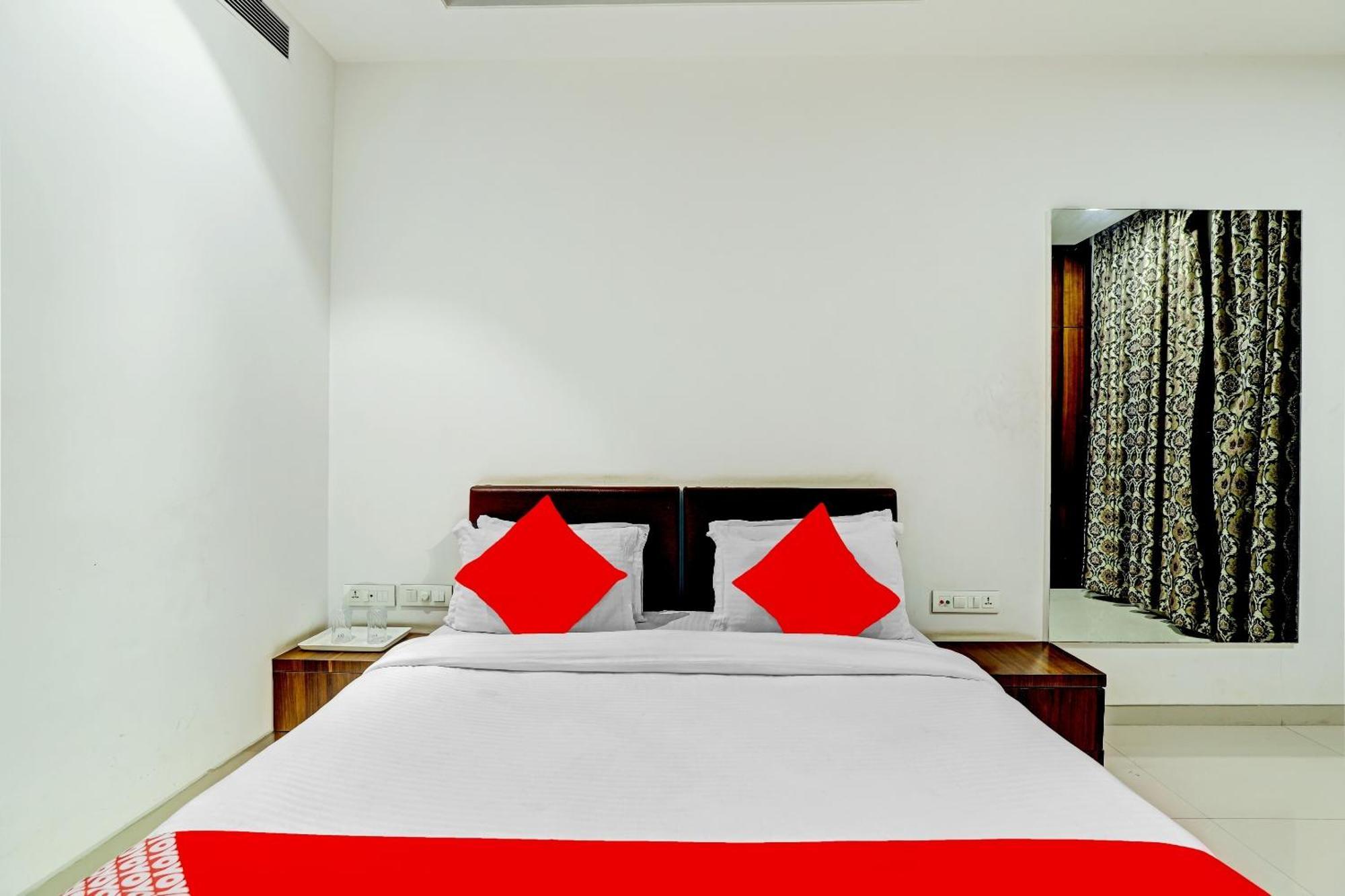 Hotel O Rishta And Jahan Banquet And Rooms Bhatha Eksteriør bilde
